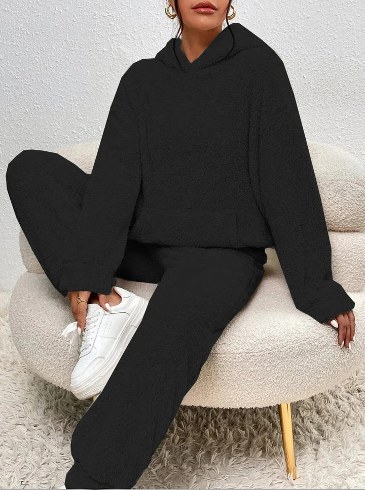 Lana – Warmer Teddy-Hausanzug Damen mit Kapuze und Kängurutasche für kalte Wintertage 6