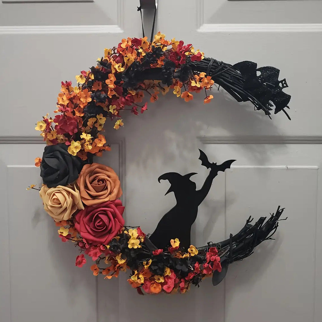 Rustikaler Halloween-Türkranz mit Mondform und Hexenmotiv aus Kunstblumen 0