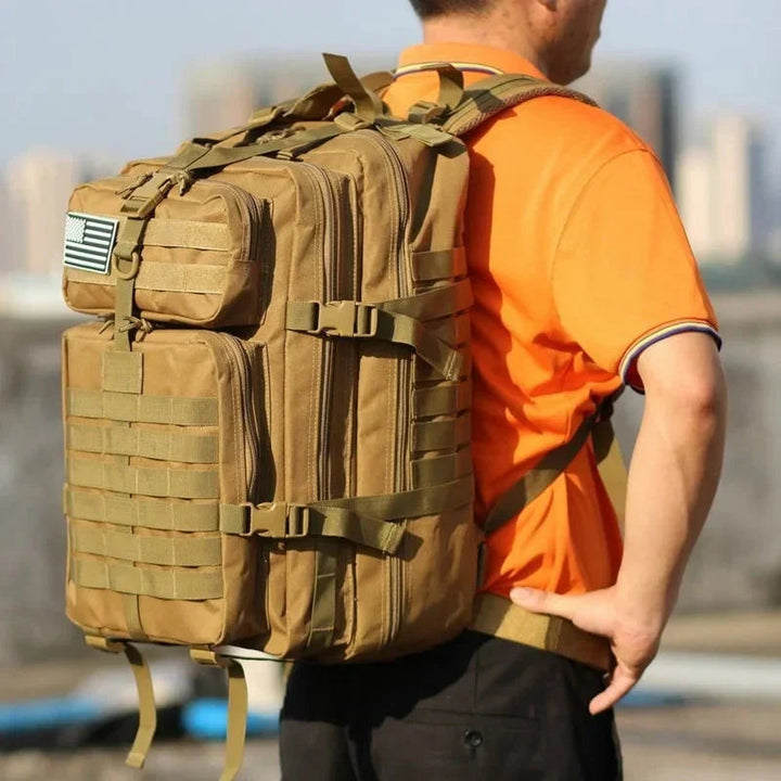 AdventurePack – Wasserdichter Rucksack mit 50 Litern, Laptopfach & Diebstahlschutz 8