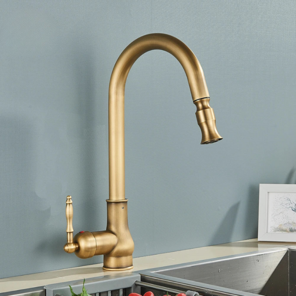 Antiker Messing Küchenhahn – Vintage-Design mit schwenkbarem Auslauf 1