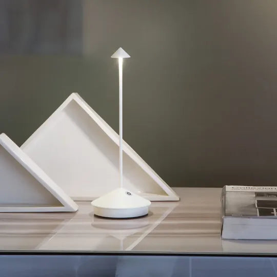 ClarityGlow – Kabellose LED-Tischleuchte mit Dimmfunktion und Wasserfestem Design 5