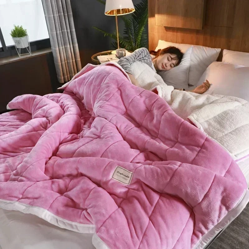 CosyBlanket – Kuscheldecke aus Korallfleece für Herbst und Winter, Pflegeleicht, Vielseitig 0