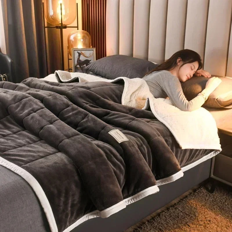 CosyBlanket – Kuscheldecke aus Korallfleece für Herbst und Winter, Pflegeleicht, Vielseitig 3