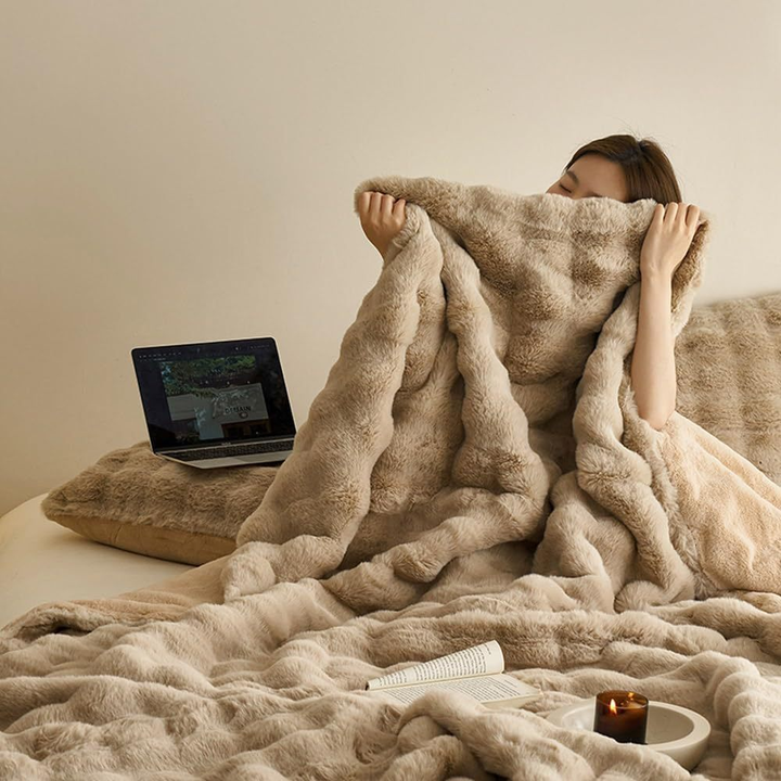 Doppelseitige Fleece Decke aus Kunstfell – Weiche, warme Decke für Schlafzimmer und Sofa 2