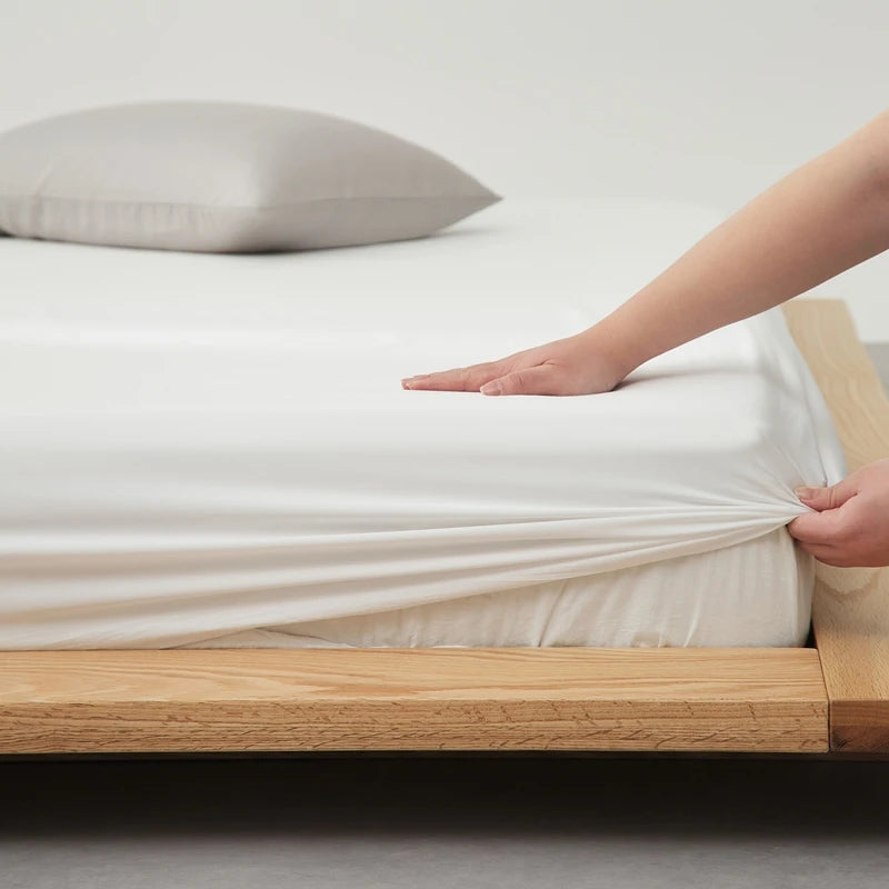 Elastisches Spannbettlaken Set aus weichem Lyocell – 150 x 200 cm + 30 cm, Weiß mit 2 Kissenbezügen 48 x 74 cm 5