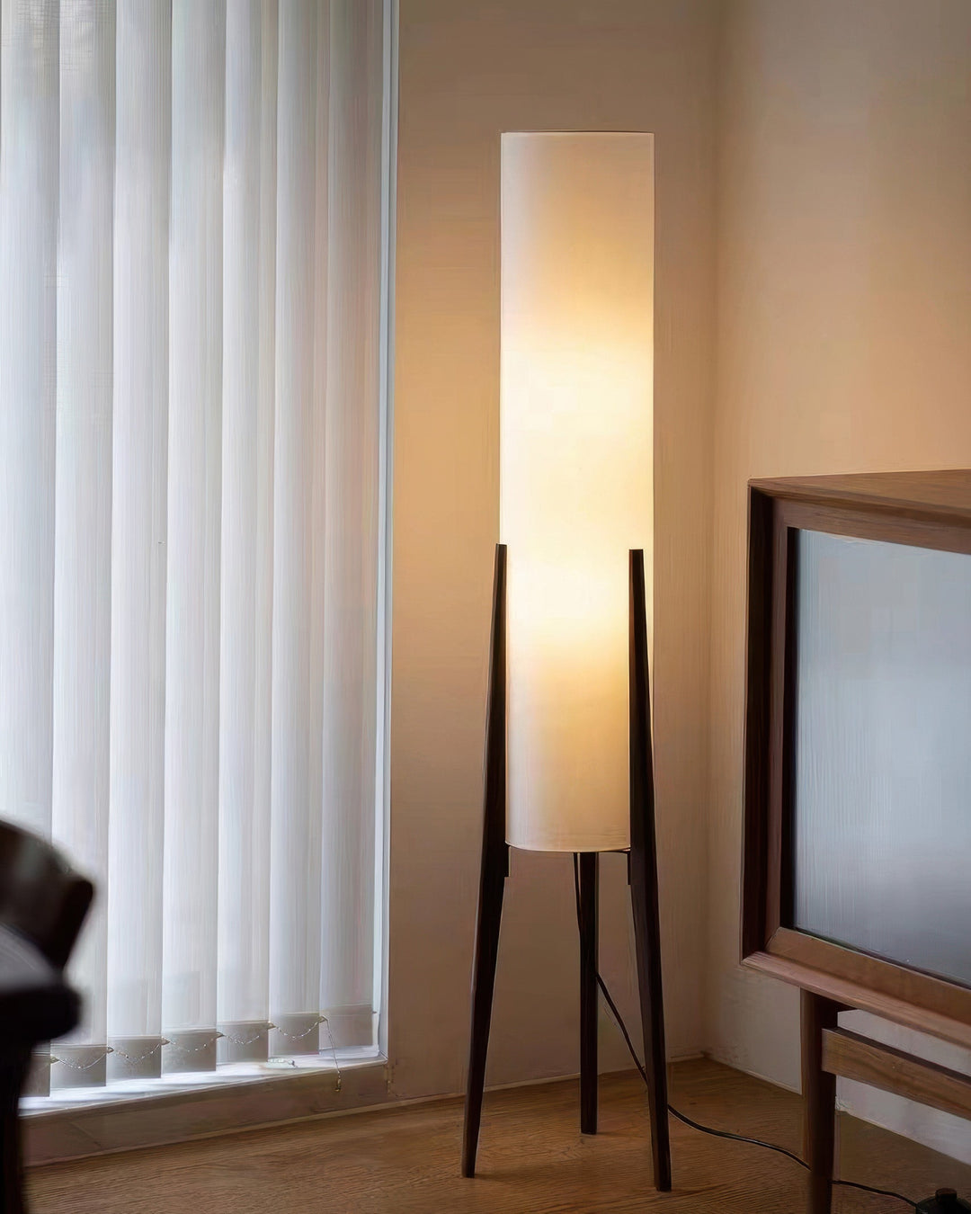 Elegante Stehlampe aus Walnussholz für Wohnzimmer – Umweltfreundliche Stehleuchte mit Stil und natürlichem Design 3