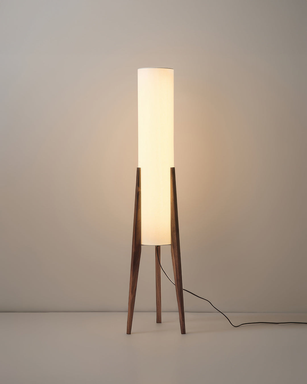 Elegante Stehlampe aus Walnussholz für Wohnzimmer – Umweltfreundliche Stehleuchte mit Stil und natürlichem Design 8