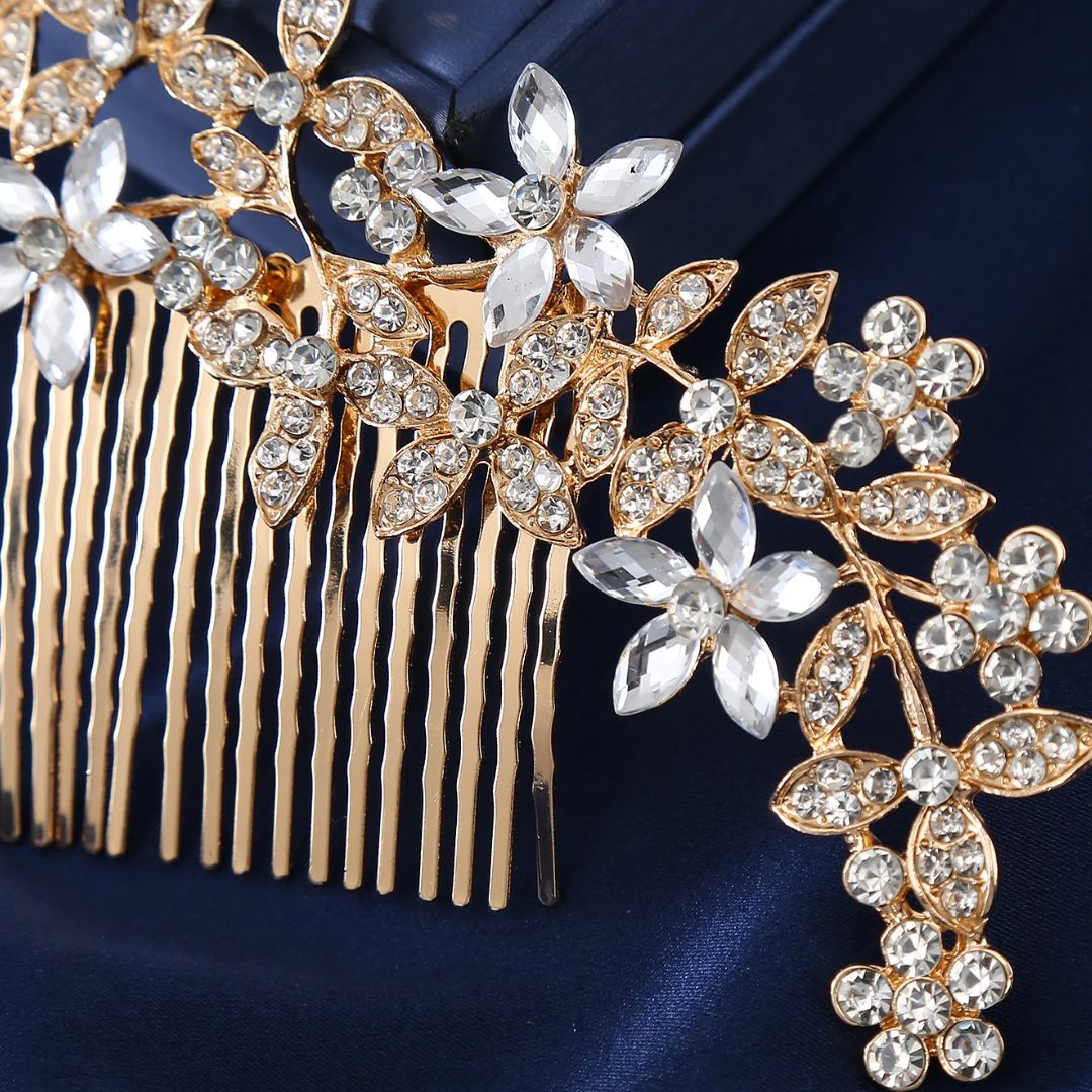 Eleganter Haarschmuck Hochzeit – Glamouröser Haarkamm mit Kristallblüten und Strass für Braut Haarschmuck 4