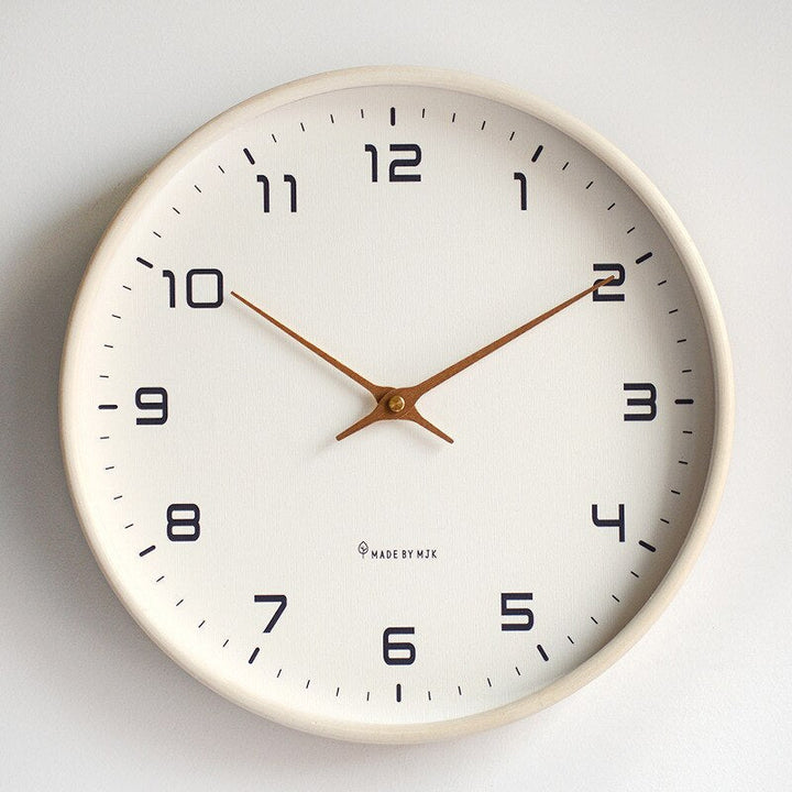 Große Wanduhr aus Holz im Modernen Skandinavischen Design – Geräuschlos, Erhältlich in Braun und Creme, 25x25 cm und 30x30 cm 4