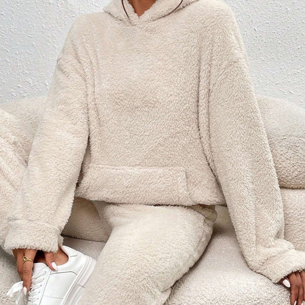 Lana – Warmer Teddy-Hausanzug Damen mit Kapuze und Kängurutasche für kalte Wintertage 1