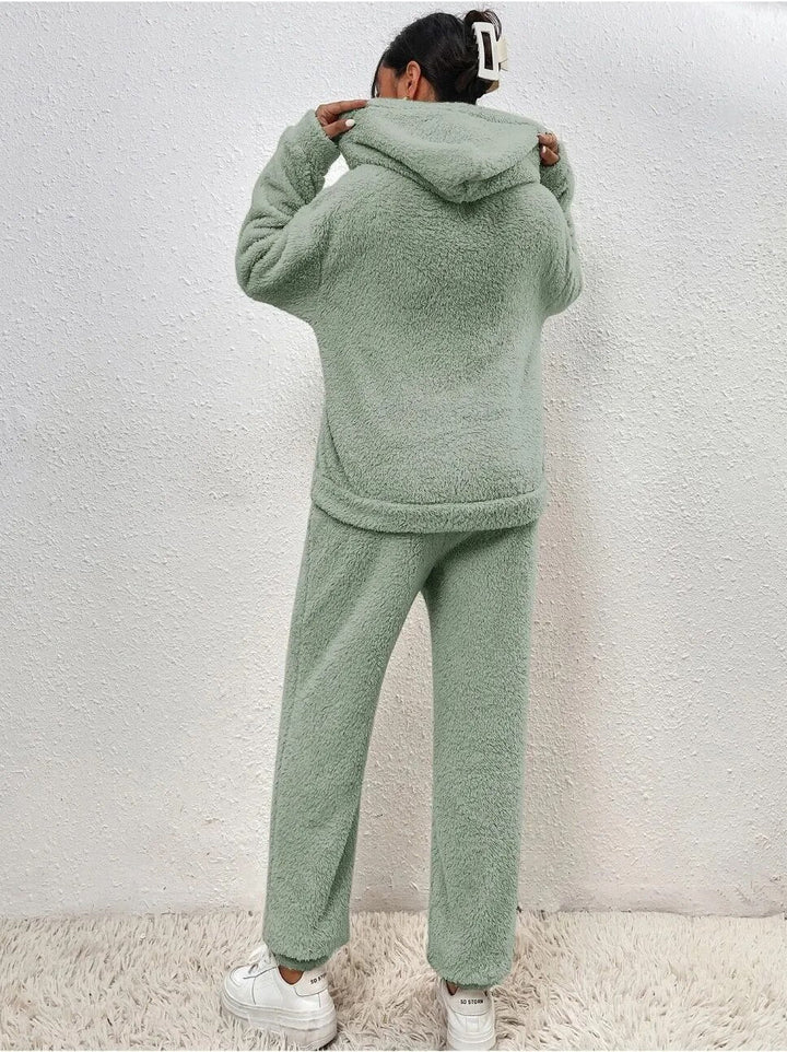 Lana – Warmer Teddy-Hausanzug Damen mit Kapuze und Kängurutasche für kalte Wintertage 7