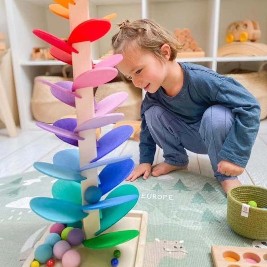 Luca – Interaktiver Regenbogen-Murmelturm aus Holz für Kinder ab 10 Monaten, Spielzeug ab 2 Jahren, Fördert Kreativität und Lernen 2
