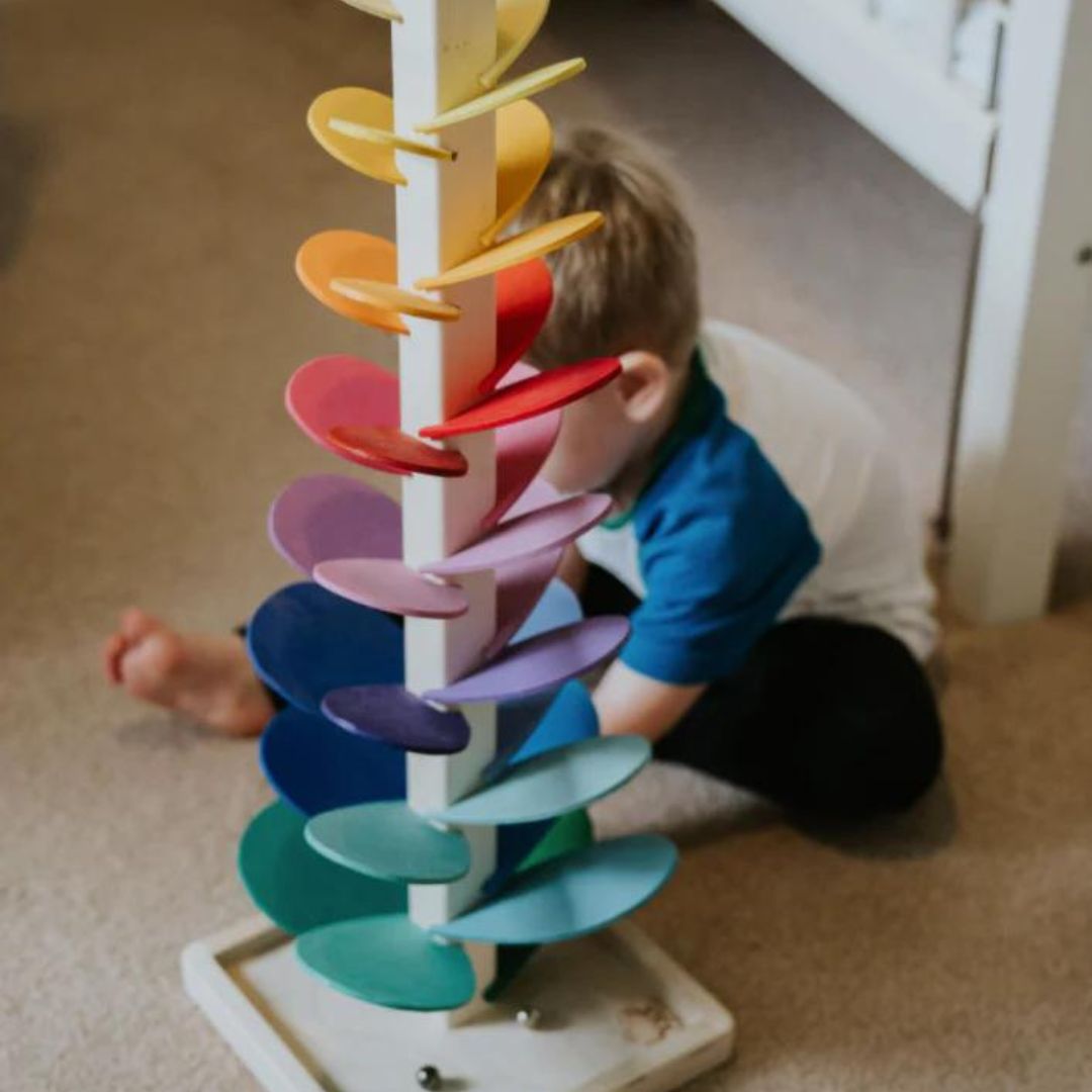 Luca – Interaktiver Regenbogen-Murmelturm aus Holz für Kinder ab 10 Monaten, Spielzeug ab 2 Jahren, Fördert Kreativität und Lernen 4