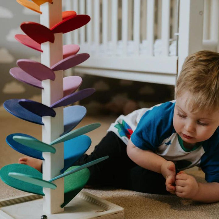 Luca – Interaktiver Regenbogen-Murmelturm aus Holz für Kinder ab 10 Monaten, Spielzeug ab 2 Jahren, Fördert Kreativität und Lernen 5