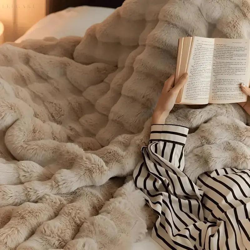Luxuriöse Winterdecke aus Fleece für Sofa und Bett – Weich, Warm und Stilvoll 0