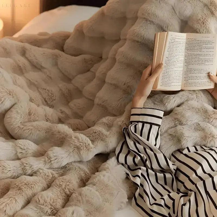 Luxuriöse Winterdecke aus Fleece für Sofa und Bett – Weich, Warm und Stilvoll 0