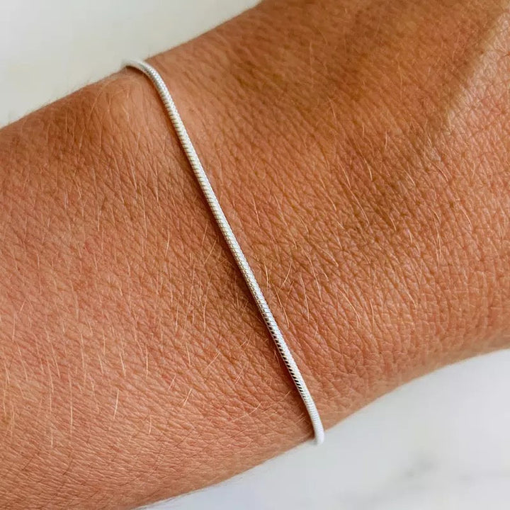 Minimalistisches Armband Damen mit Schlangenverschluss in Silber, Gold und Roségold 2
