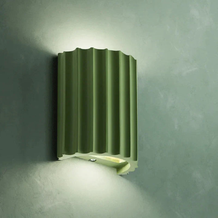 Moderne LED-Wandlampe aus Kunstharz – Stilvolle Wandleuchte für Wohnzimmer, Schlafzimmer und Flure 4