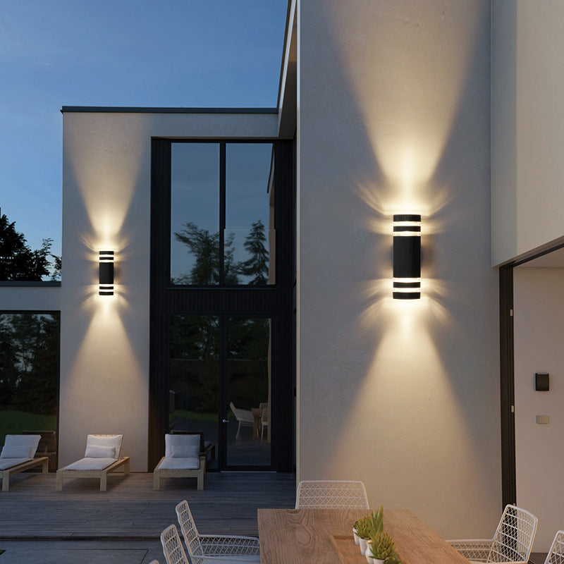 Moderne LED Außenwandleuchte – Witterungsbeständige 2-Wege Außenwandlampe aus Aluminium und Glas 1