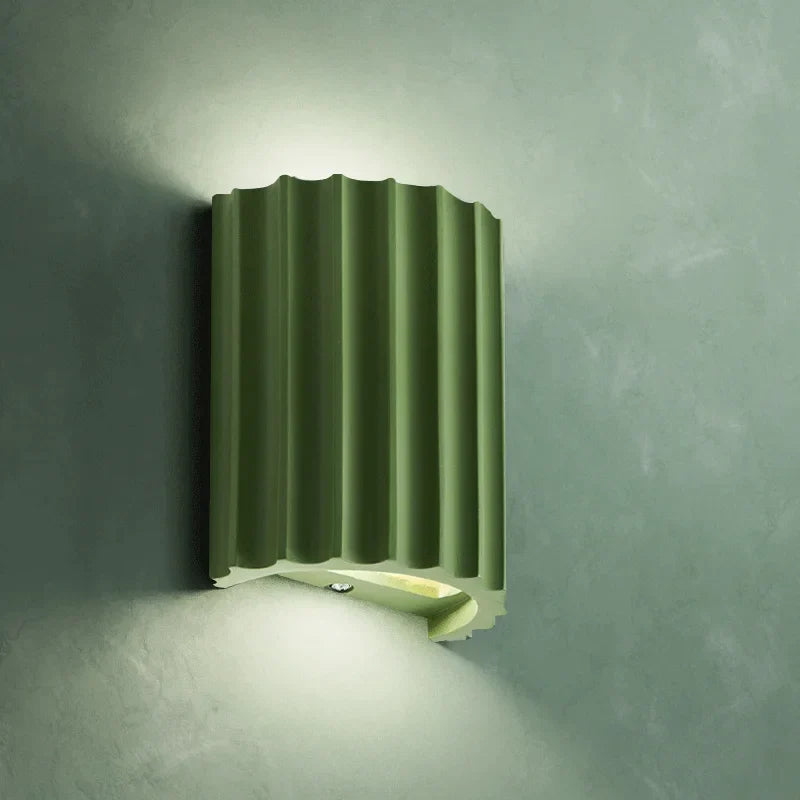 Moderne LED Wandlampe aus Kunstharz – Stilvolle Wandleuchte für Innenräume, 14x8x16,5 cm 4