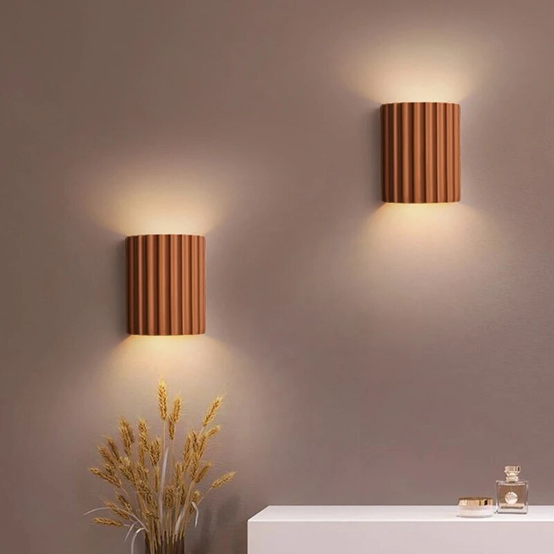 Moderne LED Wandlampe aus Kunstharz – Stilvolle Wandleuchte für Innenräume, 14x8x16,5 cm 6
