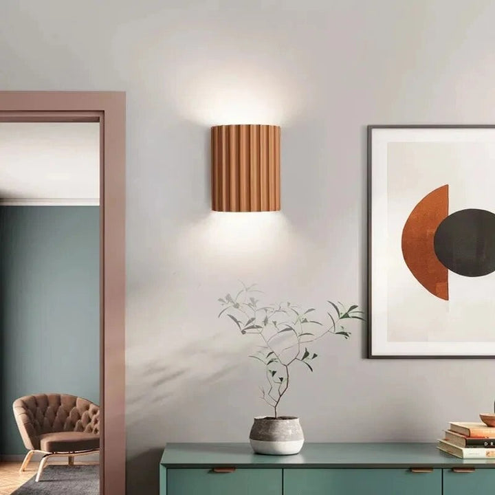 Moderne LED Wandlampe aus Kunstharz – Stilvolle Wandleuchte für Innenräume, 14x8x16,5 cm 7