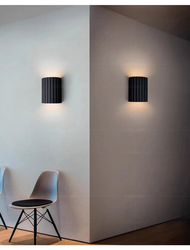 Moderne LED Wandlampe aus Kunstharz – Stilvolle Wandleuchte für Innenräume, 14x8x16,5 cm 8