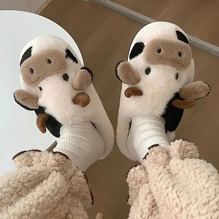 PlushCow – Plüsch-Hausschuhe Damen & Herren im Lustigen Kuhdesign für Warme Füße 2