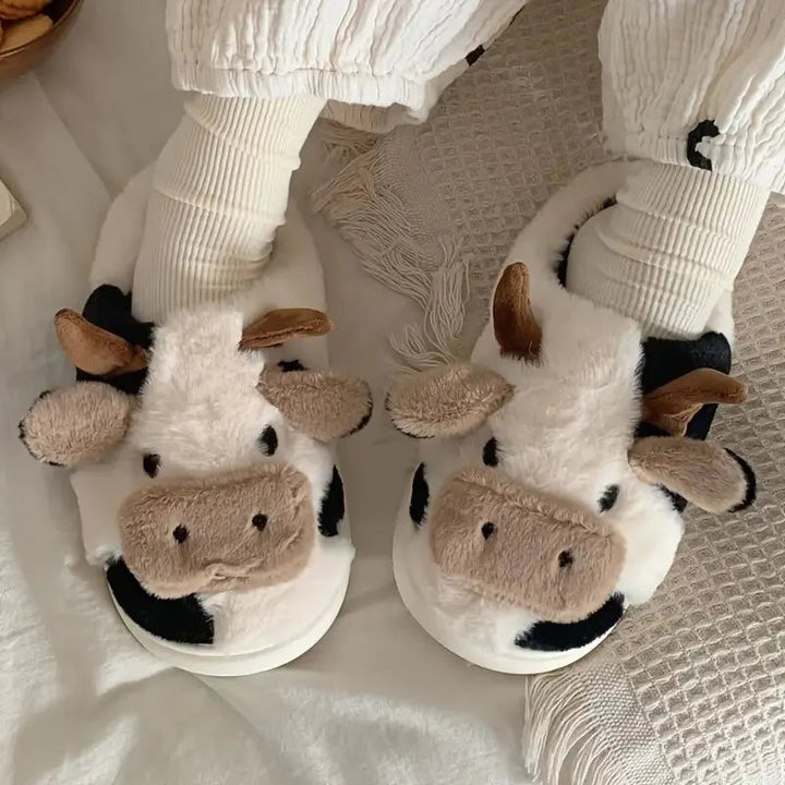 PlushCow – Plüsch-Hausschuhe Damen & Herren im Lustigen Kuhdesign für Warme Füße 3