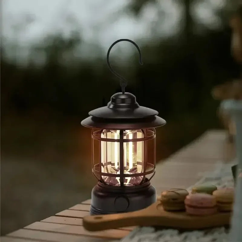 Retro Campinglaterne – Wasserdichte Tragbare Gartenlampe mit Warmem Licht 1