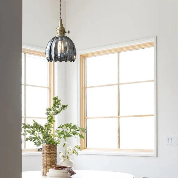 Retro Hängeleuchte aus Glas in Blumenform – Elegante japanische Deckenlampe 3