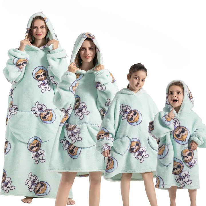 SpookySnuggle – Oversized Hoodie Decke im Kürbisdesign für Halloween Komfort 2