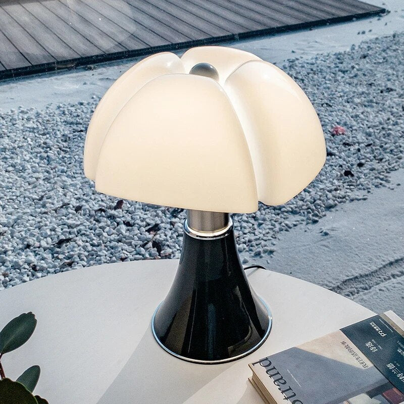 Tischlampe mit Höhenverstellung und LED-Beleuchtung – Elegante Designerlampe in Schwarz oder Weiß 2