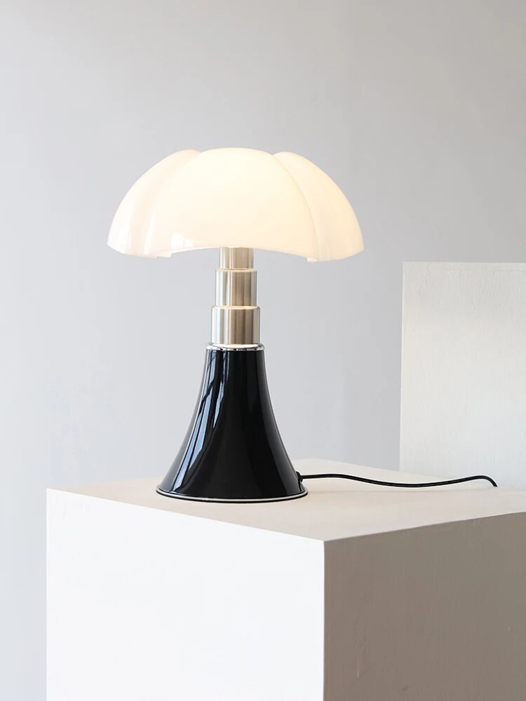 Tischlampe mit Höhenverstellung und LED-Beleuchtung – Elegante Designerlampe in Schwarz oder Weiß 7