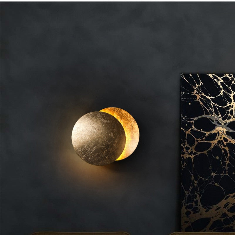 Wandleuchte Innen mit Drehbaren Goldenen Disks – LED Wandleuchte für Gemütliche Atmosphäre 1