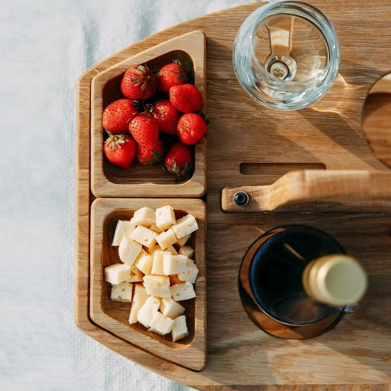 WineNest – Klappbarer Holz-Picknicktisch mit Glashaltern und Snackfächern 7